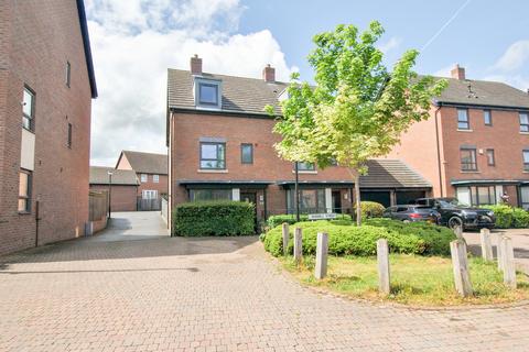 4 bedroom semi-detached house to rent, Duddell Street, Lawley