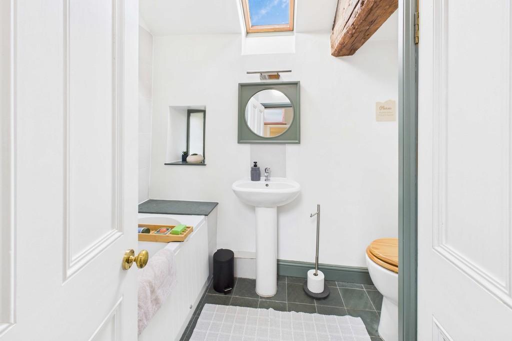 En-Suite Bathroom