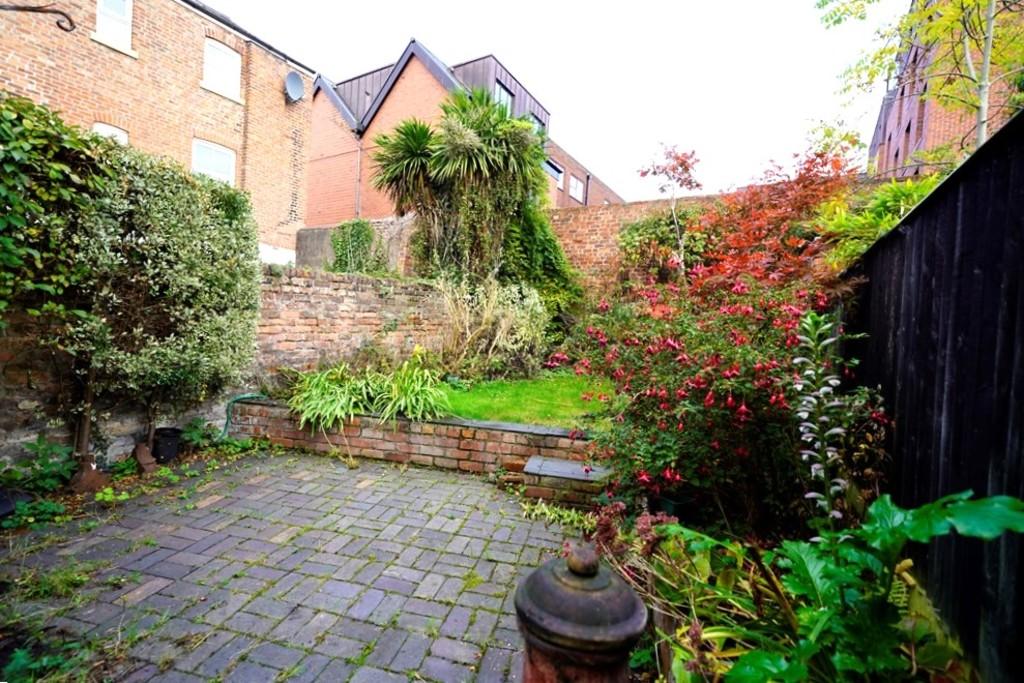 28 Lorne St Garden 5