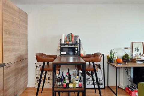 1 bedroom apartment for sale, Sky Apartments, London E9