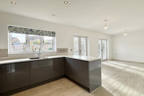 4 bedroom detached house for sale, Saturn Close, Warminster