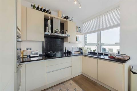 2 bedroom flat to rent, The Quadrangle, London SW10