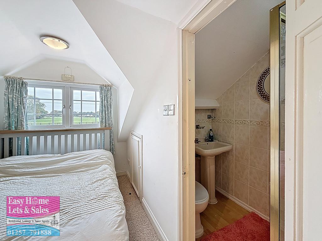 Master Bedroom/En-suite