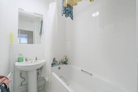 3 bedroom flat for sale, Midship Point, E14, Docklands, London, E14