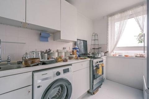 3 bedroom flat for sale, Midship Point, E14, Docklands, London, E14