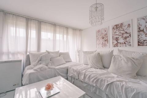 Midship Point, E14, Docklands, London, E14