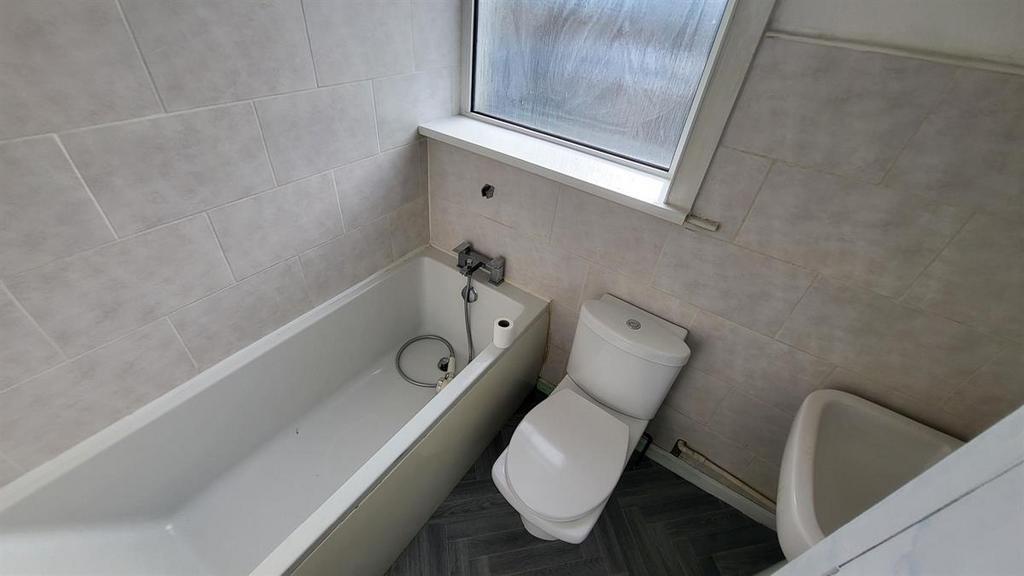 Bright, neatly maintained bathroom with a full-...