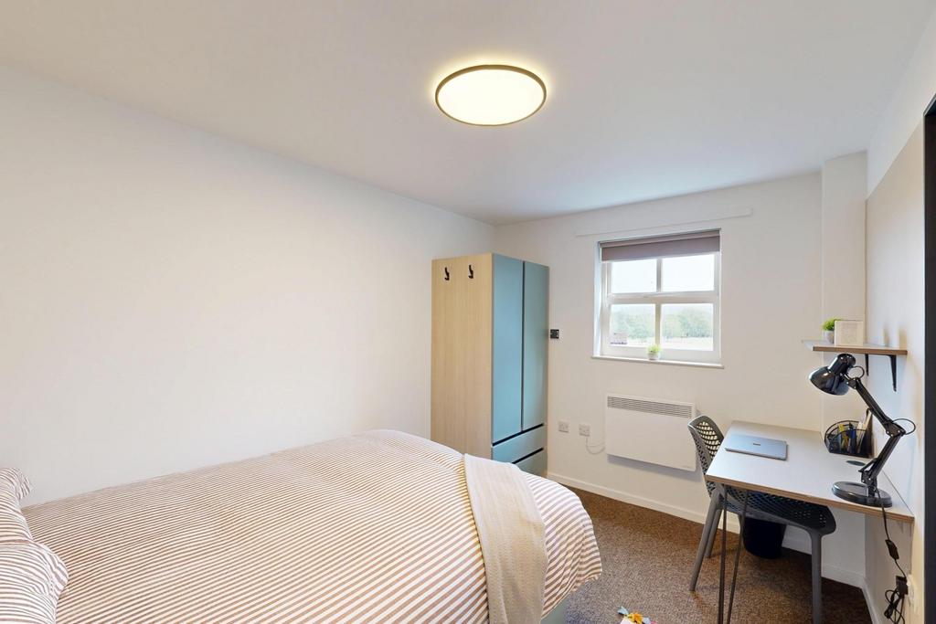 Bright, neatly presented double bedroom with a ...