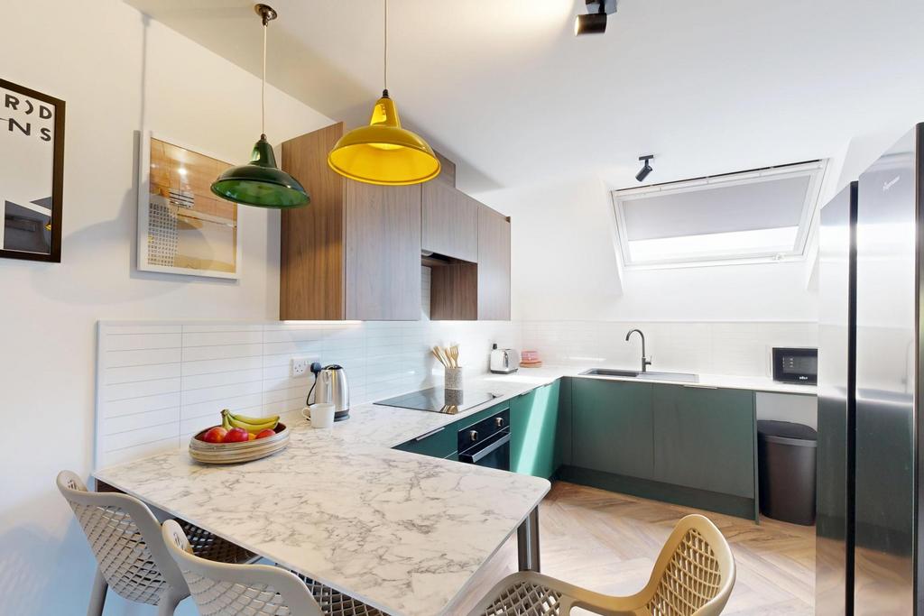 Bright modern kitchen with marble-effect breakf...