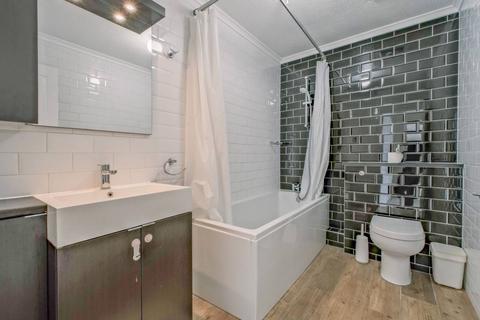 2 bedroom flat for sale, Hooper Street, E1, Tower Hamlets, London, E1