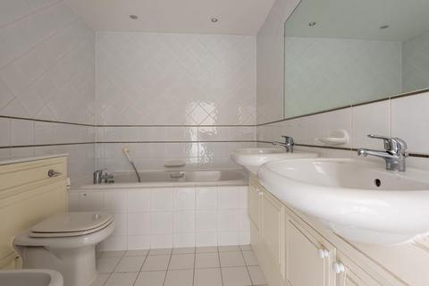 5 bedroom terraced house to rent, Sandy Lane, St Ann's Park, GU25 4TA