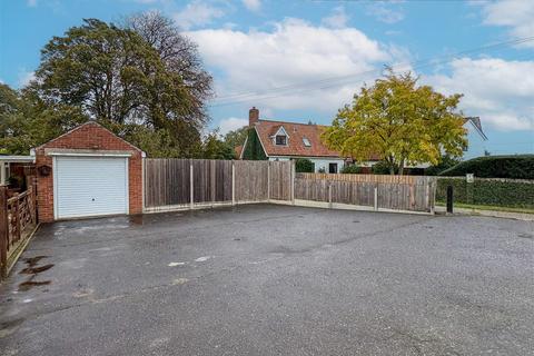 undefined, The Street, Beck Row
