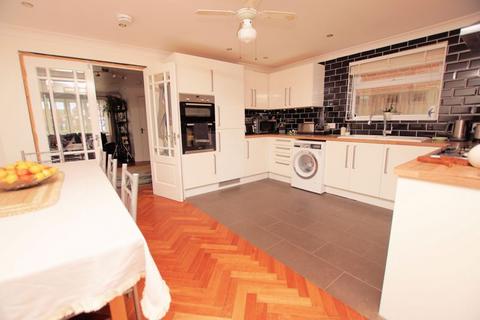 3 bedroom end of terrace house for sale, Langton Close, Lee-On-The-Solent, PO13