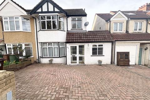 4 bedroom semi-detached house to rent, Cambridge Road, Carshalton