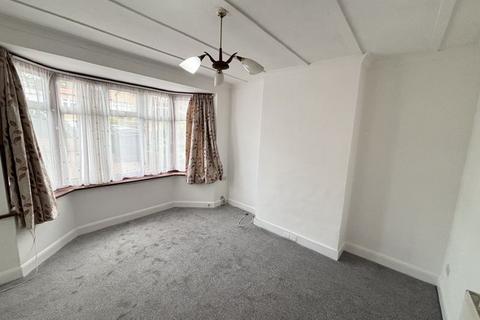 4 bedroom semi-detached house to rent, Cambridge Road, Carshalton