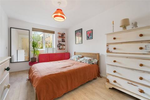 7 Riverside Close, London, E5 9SP