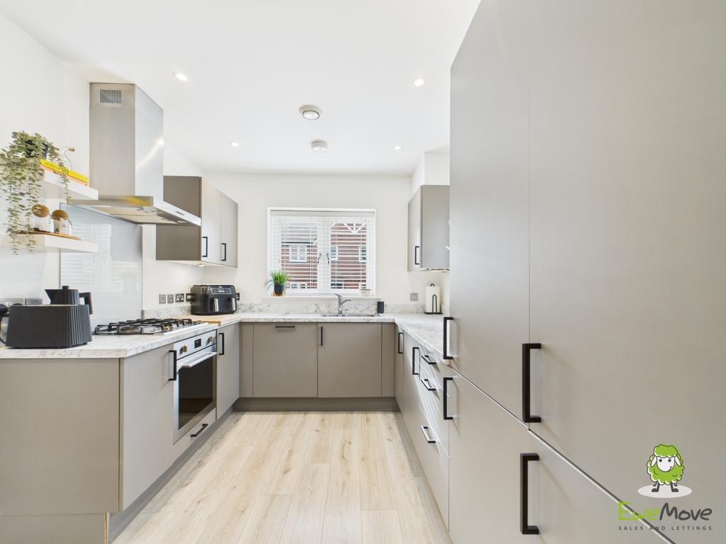 Ewe Move Estate Agents Basingstoke - Fishbourne Gar