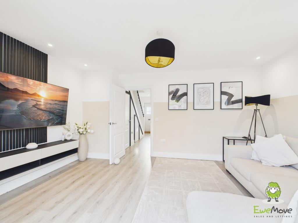 Ewe Move Estate Agents Basingstoke - Fishbourne Gar