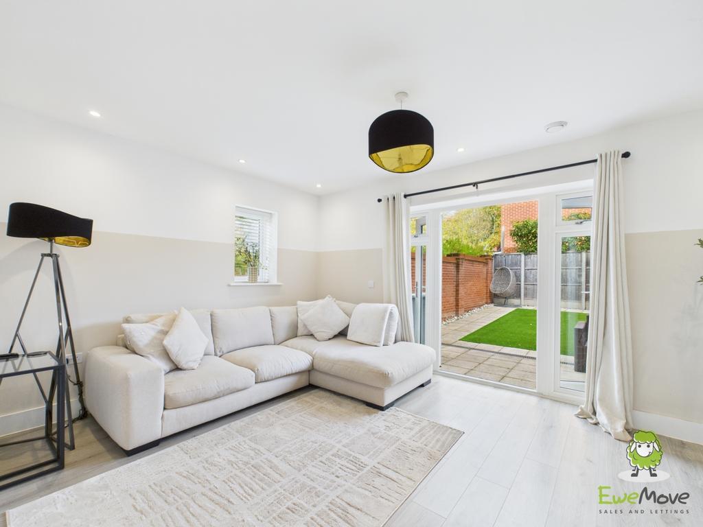 Ewe Move Estate Agents Basingstoke - Fishbourne Gar