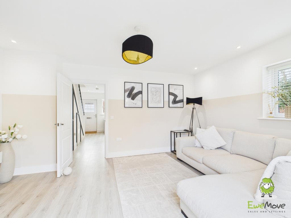 Ewe Move Estate Agents Basingstoke - Fishbourne Gar