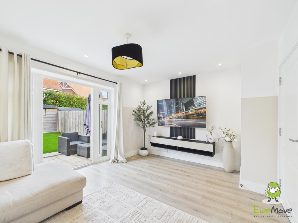 Ewe Move Estate Agents Basingstoke - Fishbourne Gar