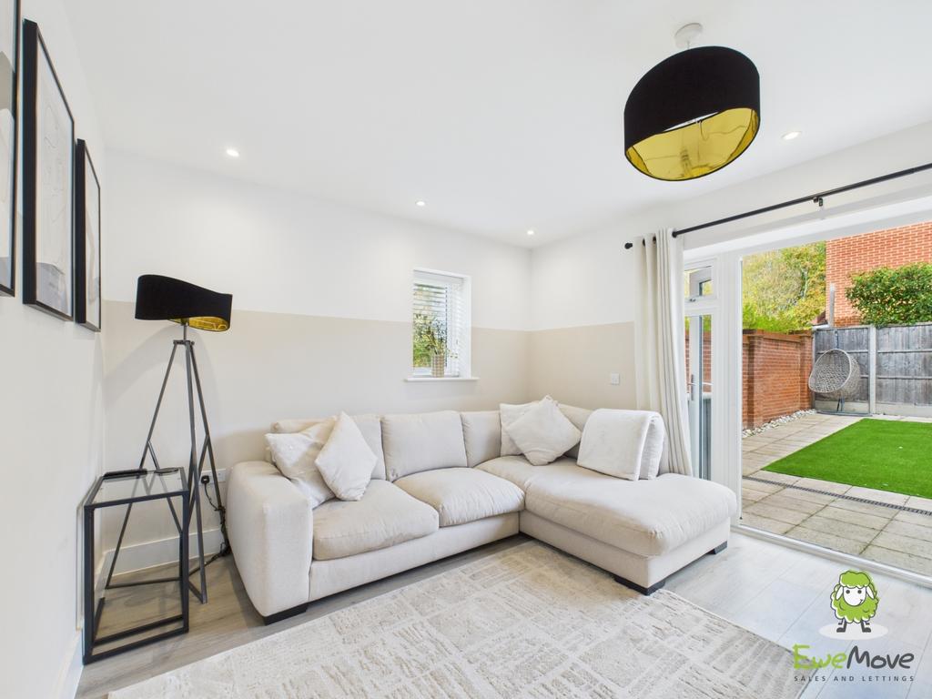 Ewe Move Estate Agents Basingstoke - Fishbourne Gar