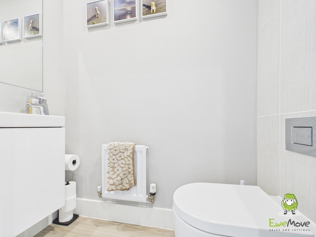 Ewe Move Estate Agents Basingstoke - Fishbourne Gar