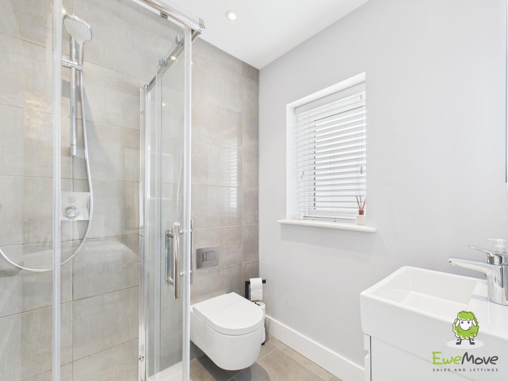 Ewe Move Estate Agents Basingstoke - Fishbourne Gar