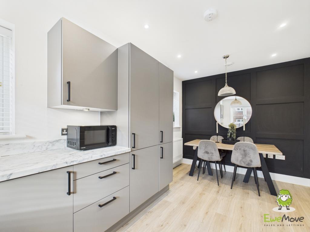 Ewe Move Estate Agents Basingstoke - Fishbourne Gar