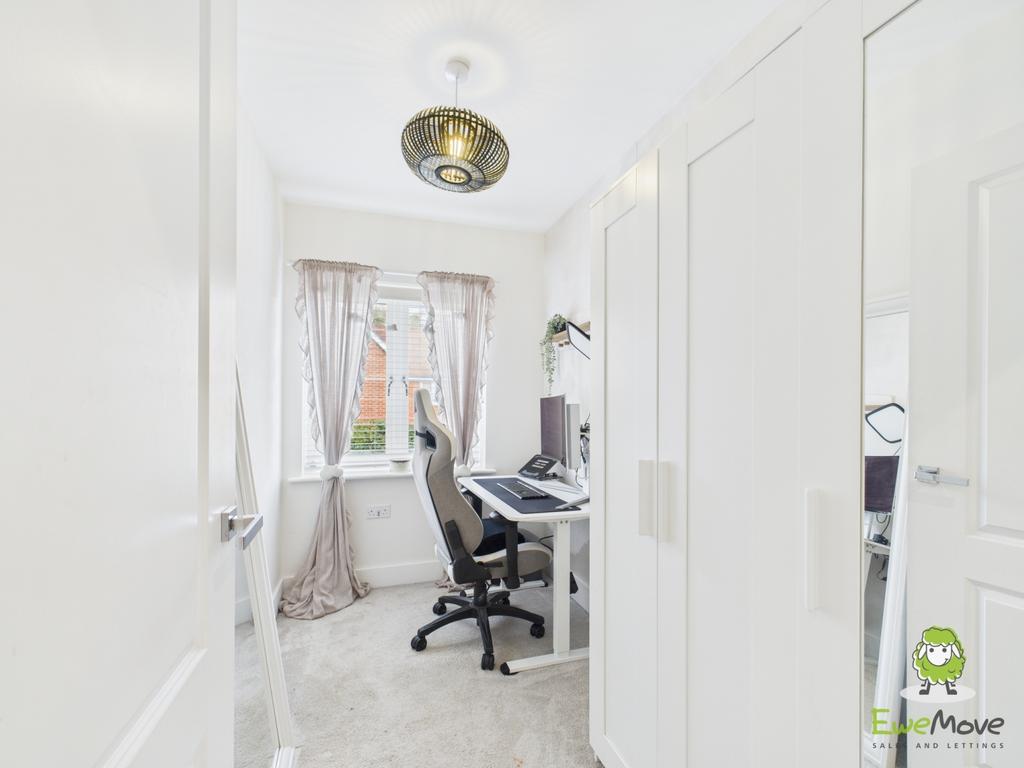 Ewe Move Estate Agents Basingstoke - Fishbourne Gar