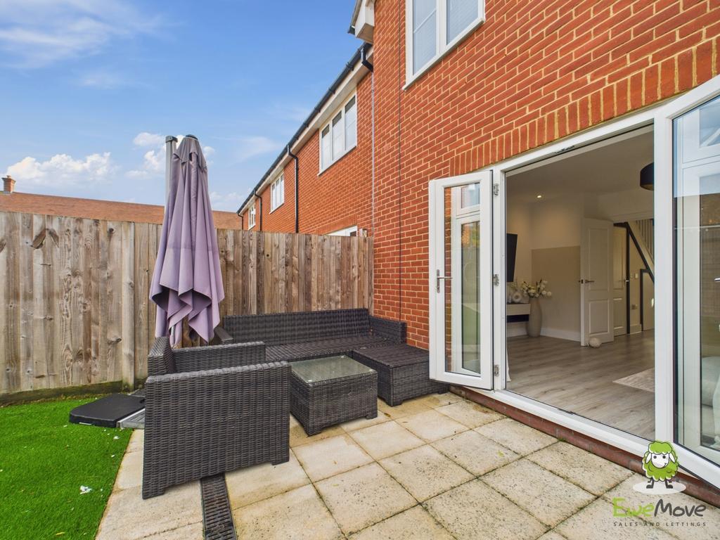 Ewe Move Estate Agents Basingstoke - Fishbourne Gar