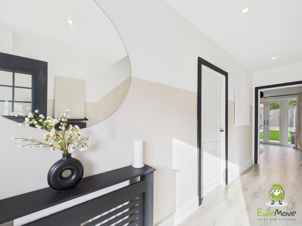 Ewe Move Estate Agents Basingstoke - Fishbourne Gar