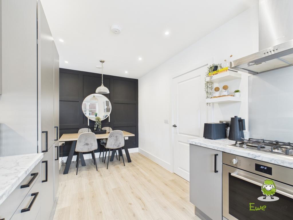 Ewe Move Estate Agents Basingstoke - Fishbourne Gar