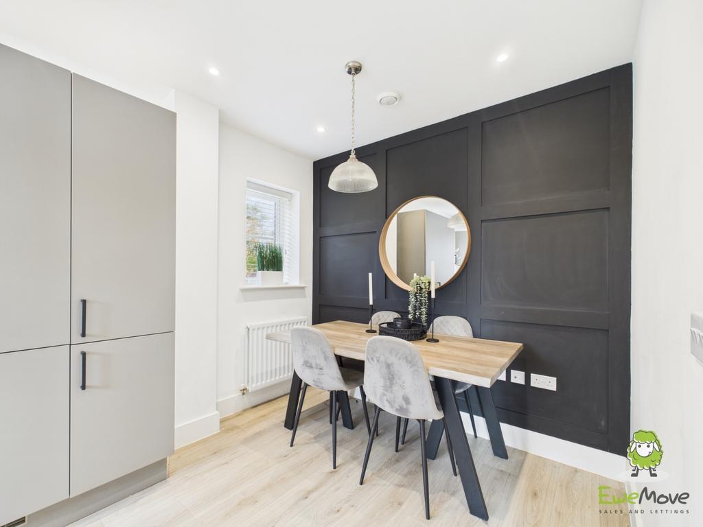 Ewe Move Estate Agents Basingstoke - Fishbourne Gar