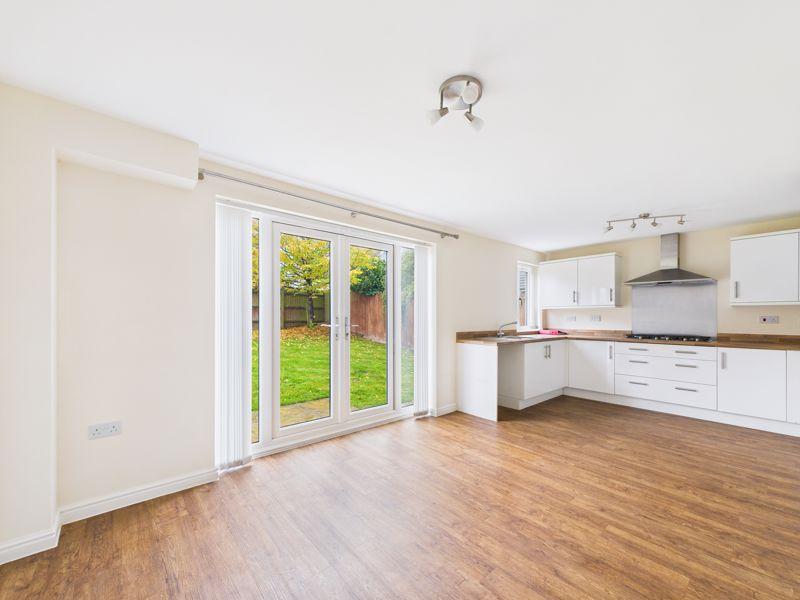 Kitchen/ Dining Room