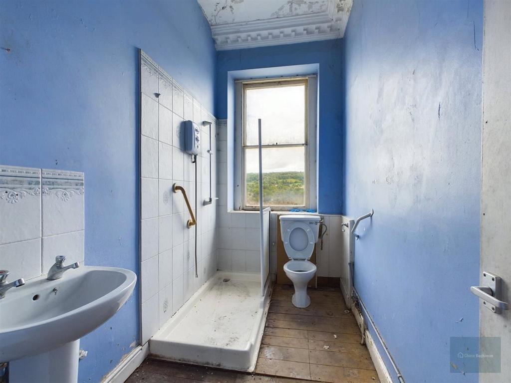 F2 Bathroom.jpg