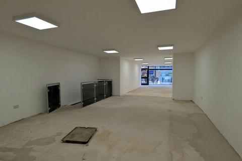 Retail property (high street) to rent, 32 Market Pl Reading RG1 2DE