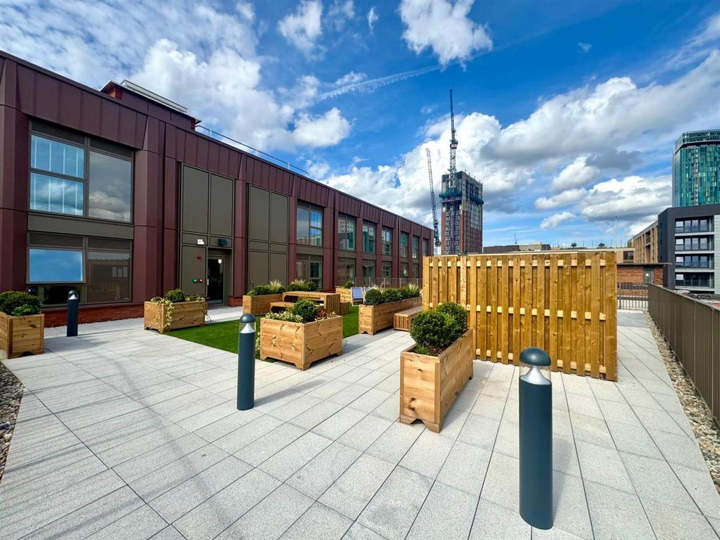 Roof terrace pic 1.jpeg