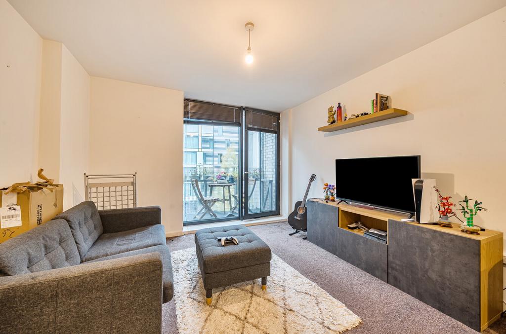 1370477-7-68f7aa1...