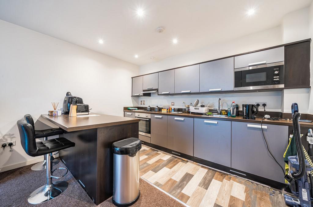 1370477-5-68f7aa0...