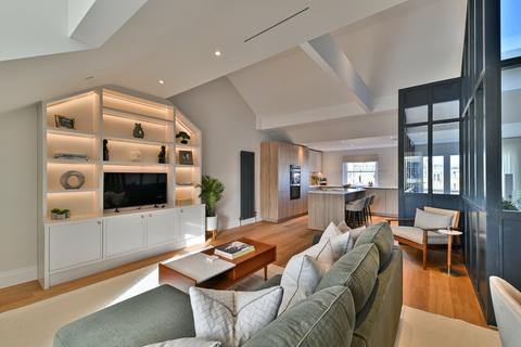 3 bedroom flat for sale, Roland Gardens, Chelsea, London