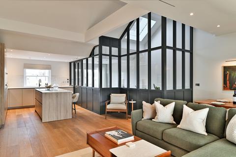 3 bedroom flat for sale, Roland Gardens, Chelsea, London