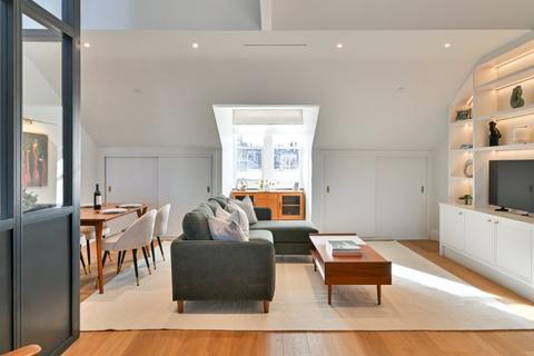 3 bedroom flat for sale, Roland Gardens, Chelsea, London