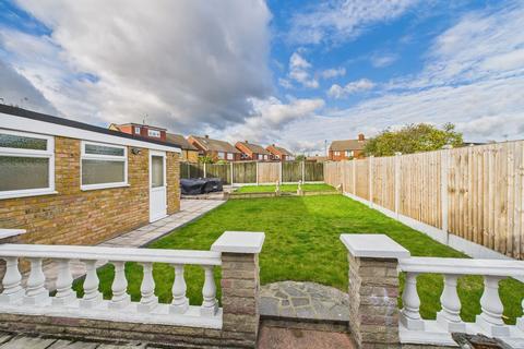 3 bedroom semi-detached bungalow for sale, Andersons, Stanford-Le-Hope, SS17
