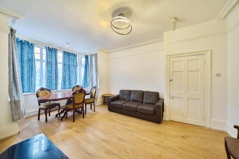 2 bedroom flat to rent, 17a Eagle Road, Wembley HA0