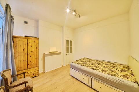 2 bedroom flat to rent, 17a Eagle Road, Wembley HA0