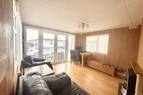 1 bedroom park home for sale, Kings Park, Canvey Island