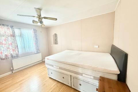 1 bedroom park home for sale, Kings Park, Canvey Island
