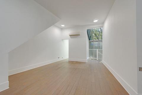 Retail property (high street) to rent, 30 Heath St London NW3 6TE