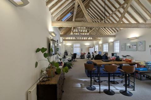 Office to rent, Puttenham Seale GU10 1HL